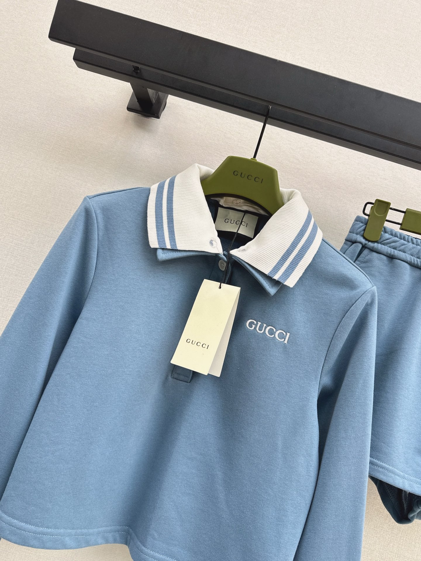 Gu* 25ss Polo collar crop trucksuit set