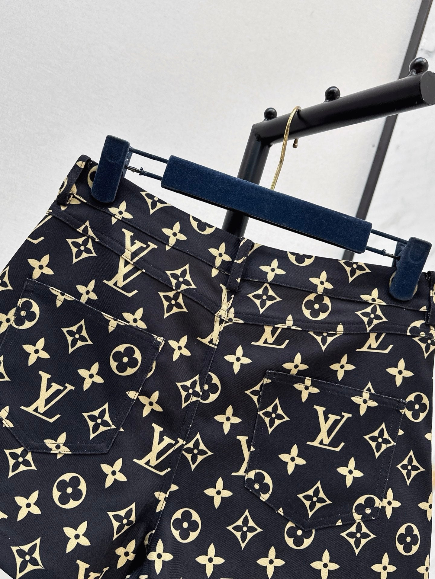 Loui* 25ss monogram printed shorts