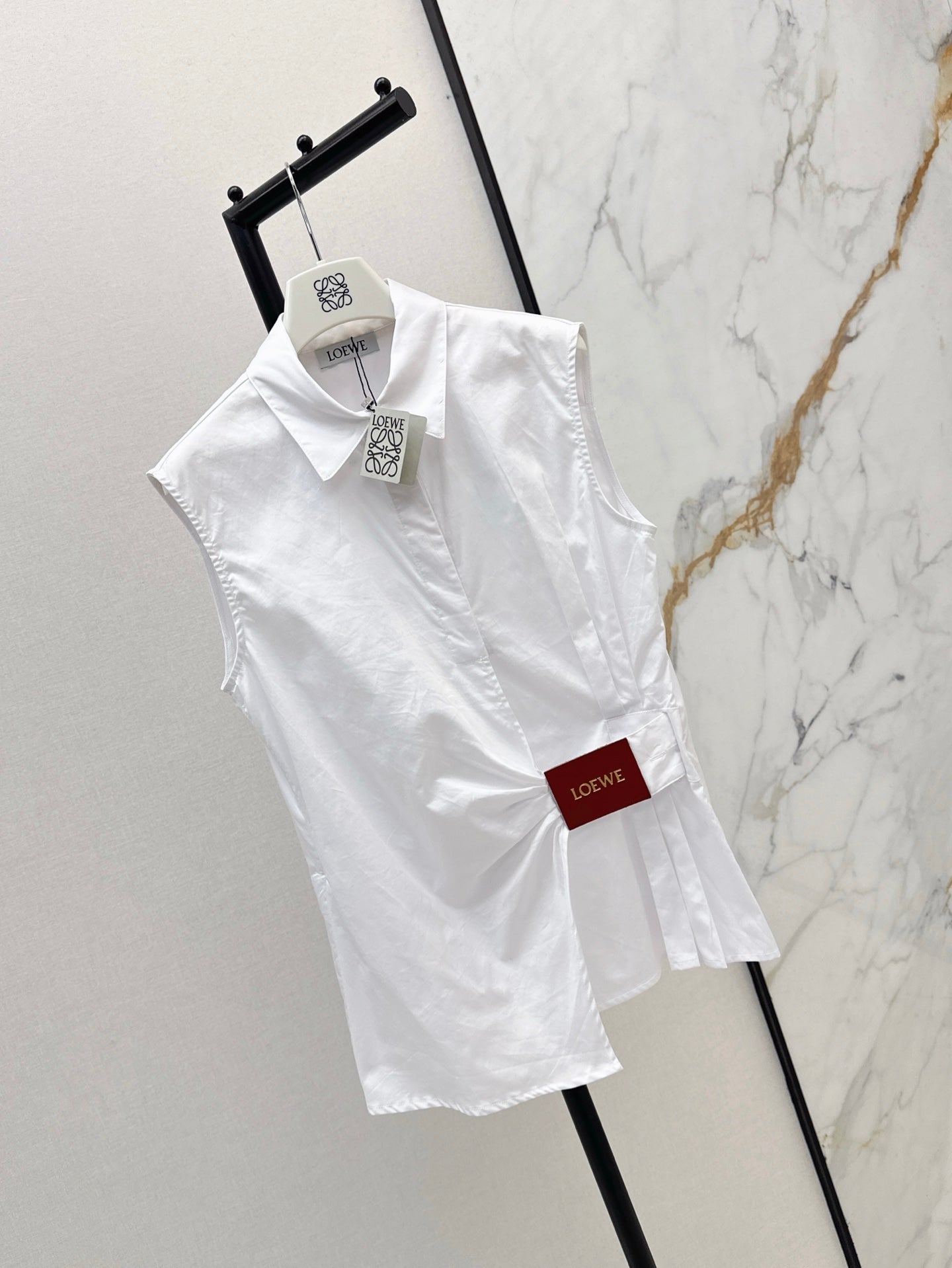 Loe* 25ss Draped sleeveless shirt in cotton
