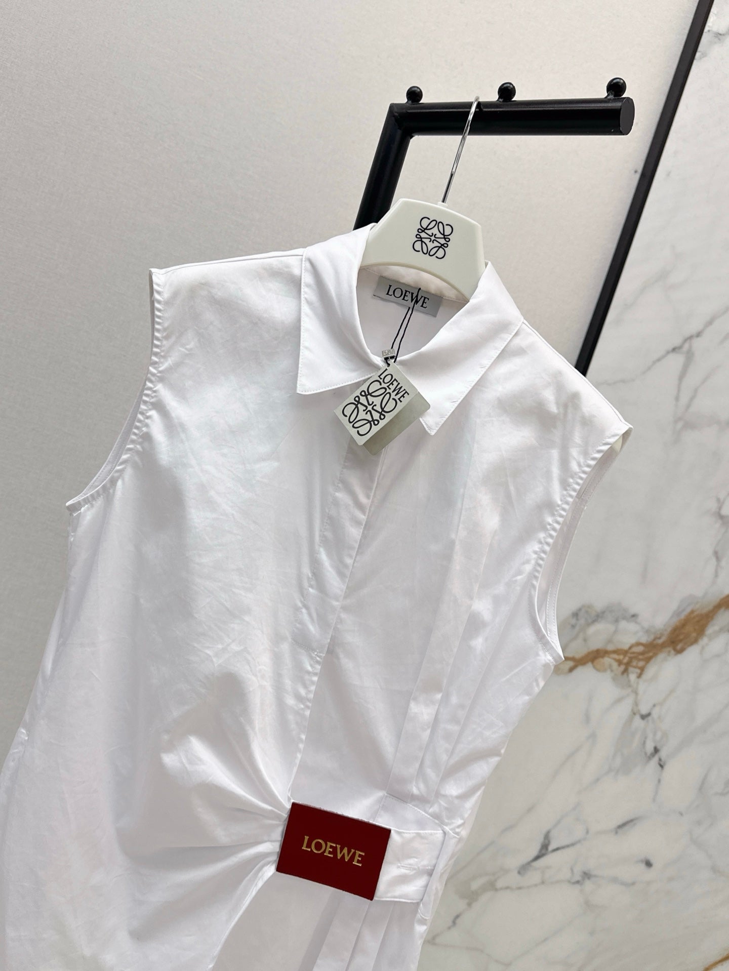Loe* 25ss Draped sleeveless shirt in cotton