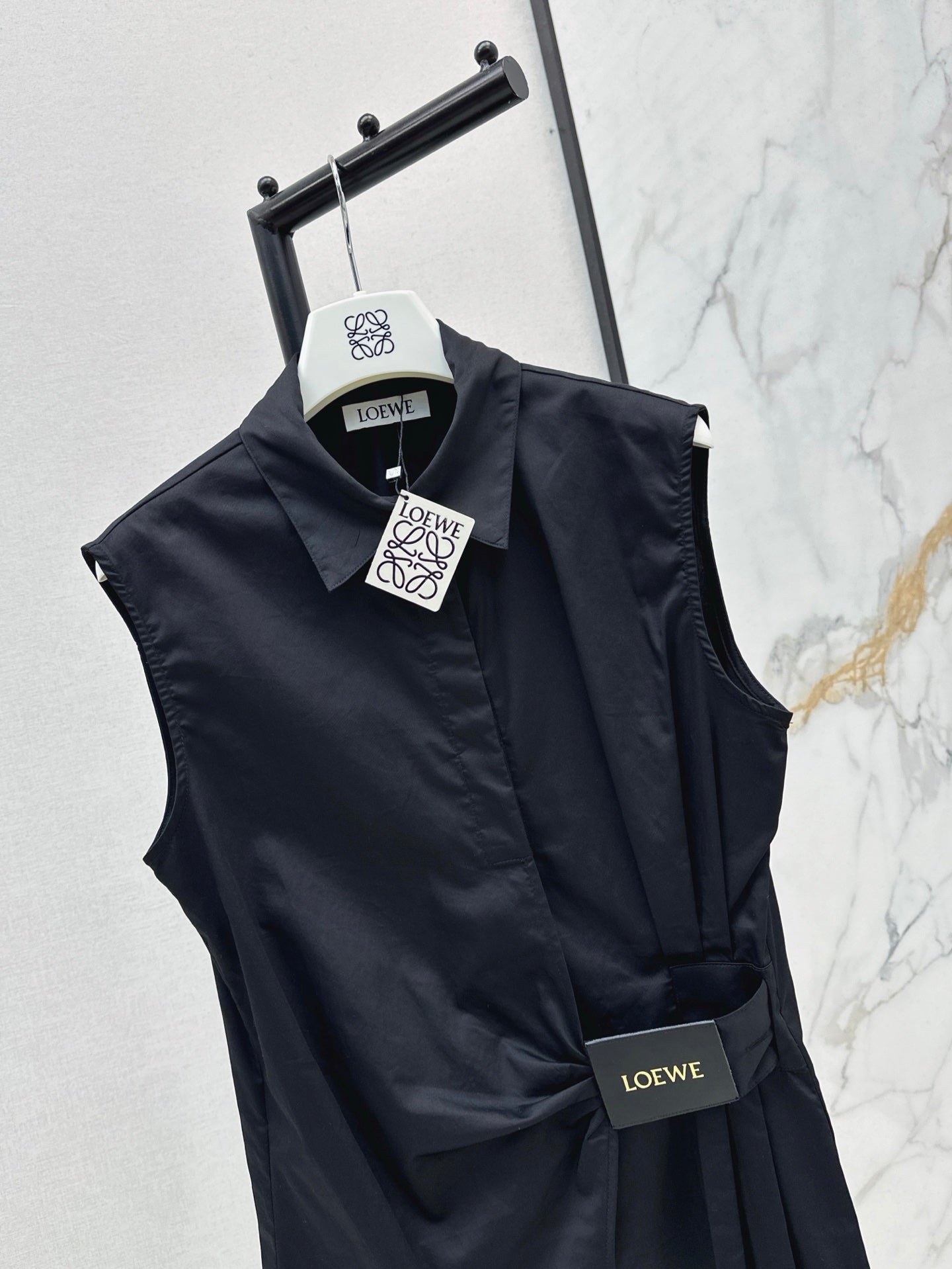 Loe* 25ss Draped sleeveless shirt in cotton