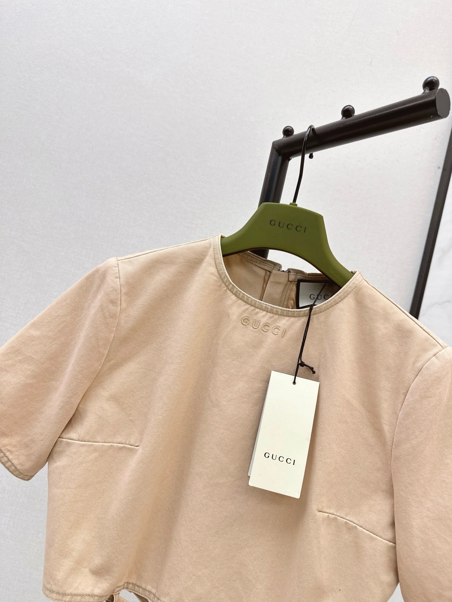 Gu* 25ss crop shirt with tie hem