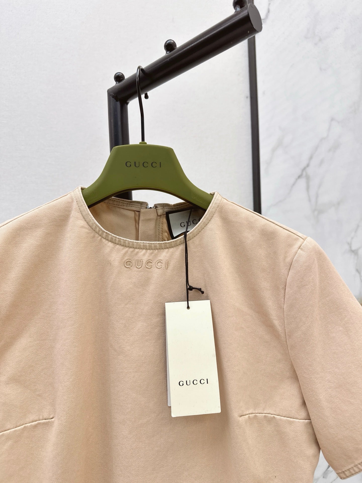 Gu* 25ss crop shirt with tie hem