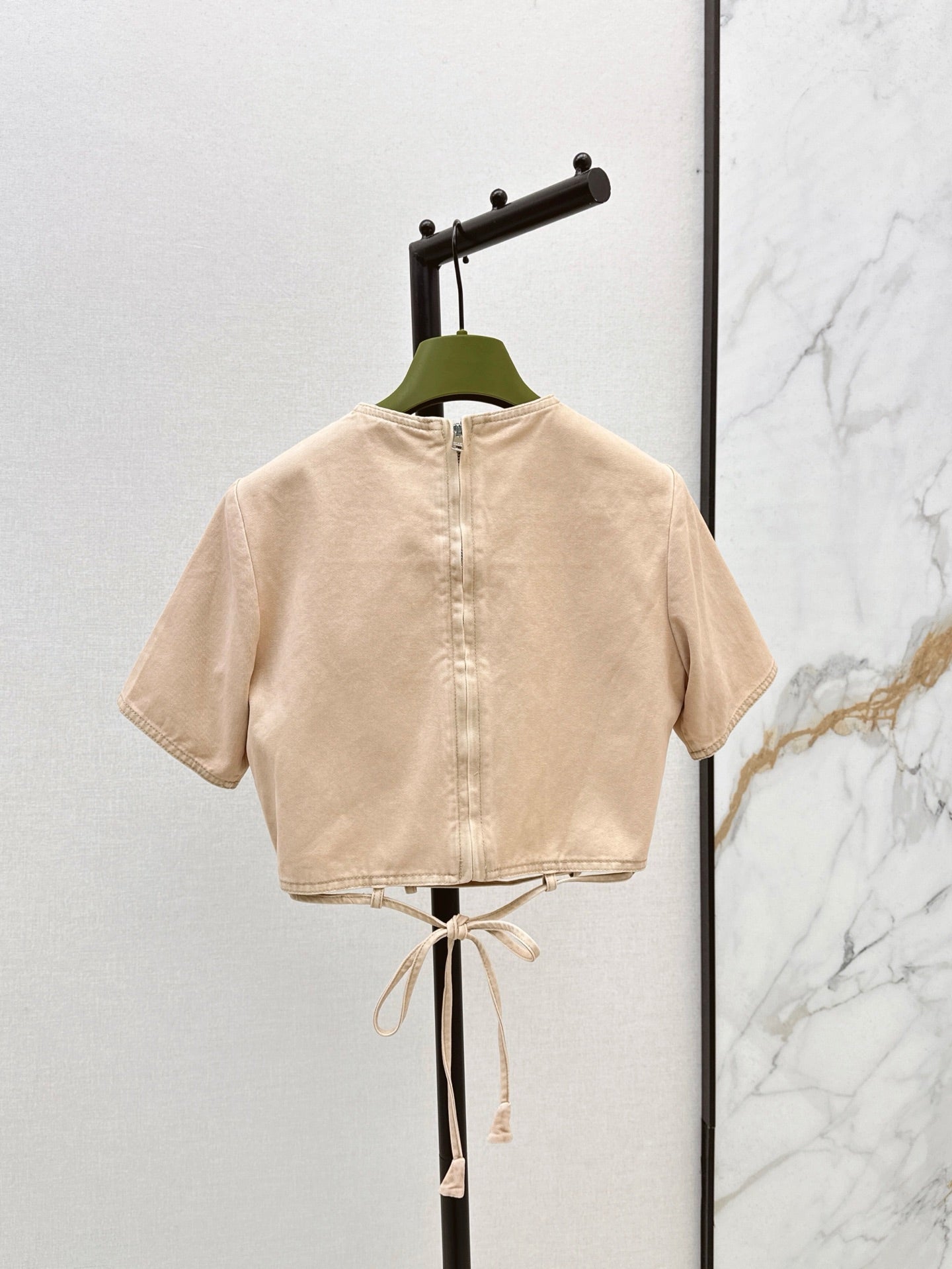 Gu* 25ss crop shirt with tie hem