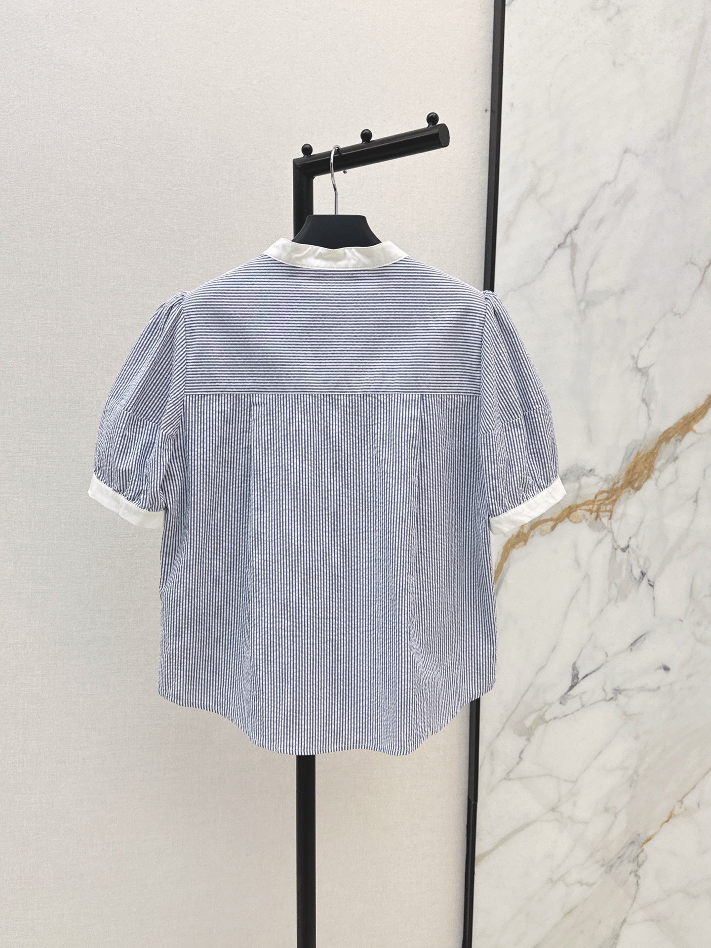 Pra* 25ss embroidered crop shirt