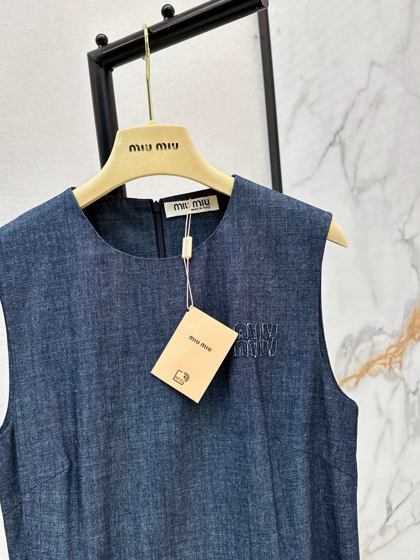 M*u 25ss belted sleeveless denim dress