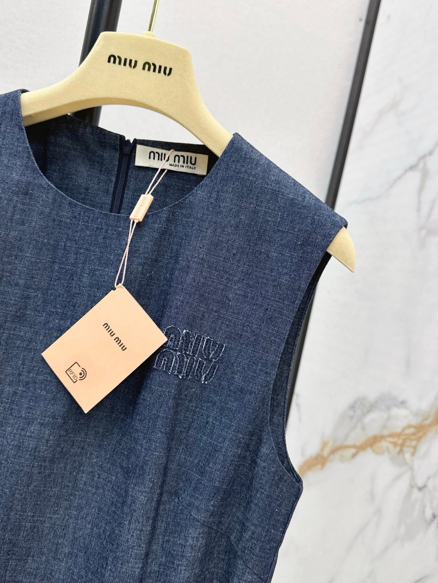M*u 25ss belted sleeveless denim dress