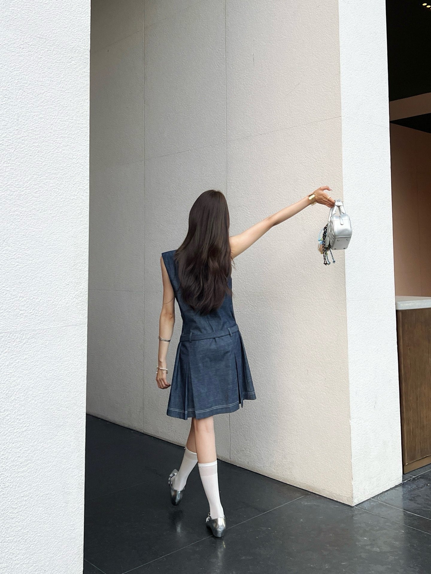 M*u 25ss belted sleeveless denim dress