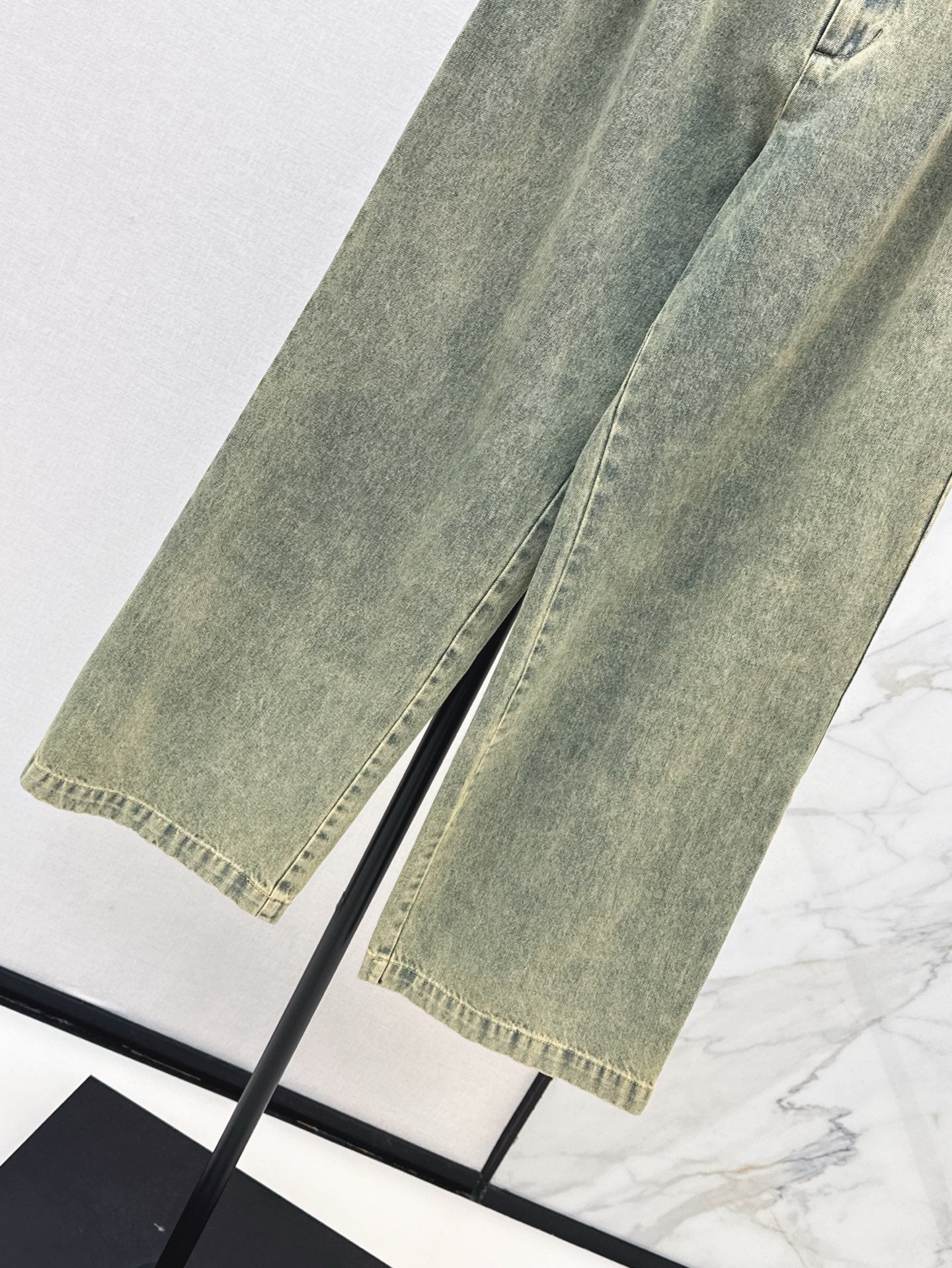 Loe* 25ss pleated front denim pants
