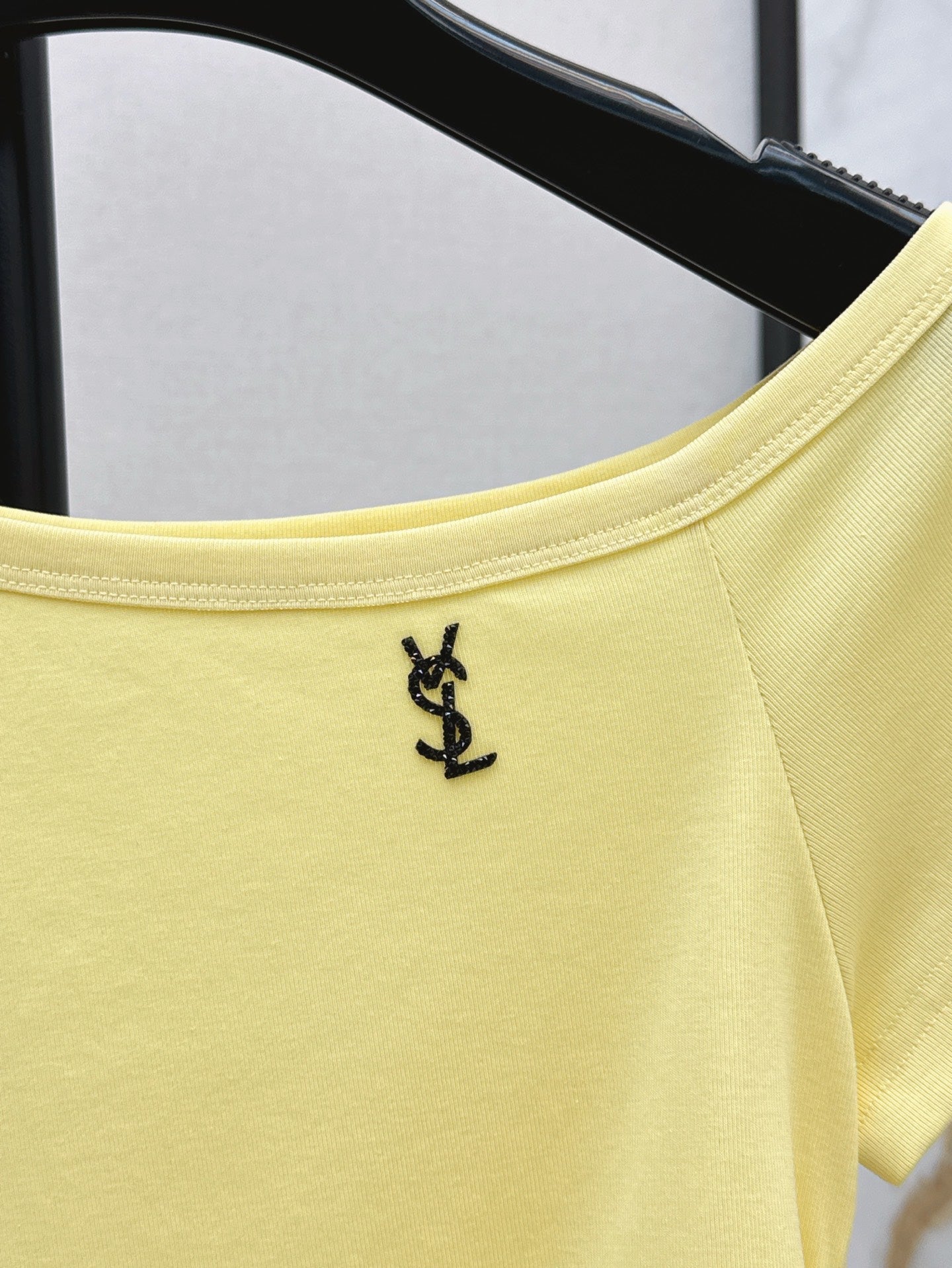 YS* 25ss Off-shoulder top