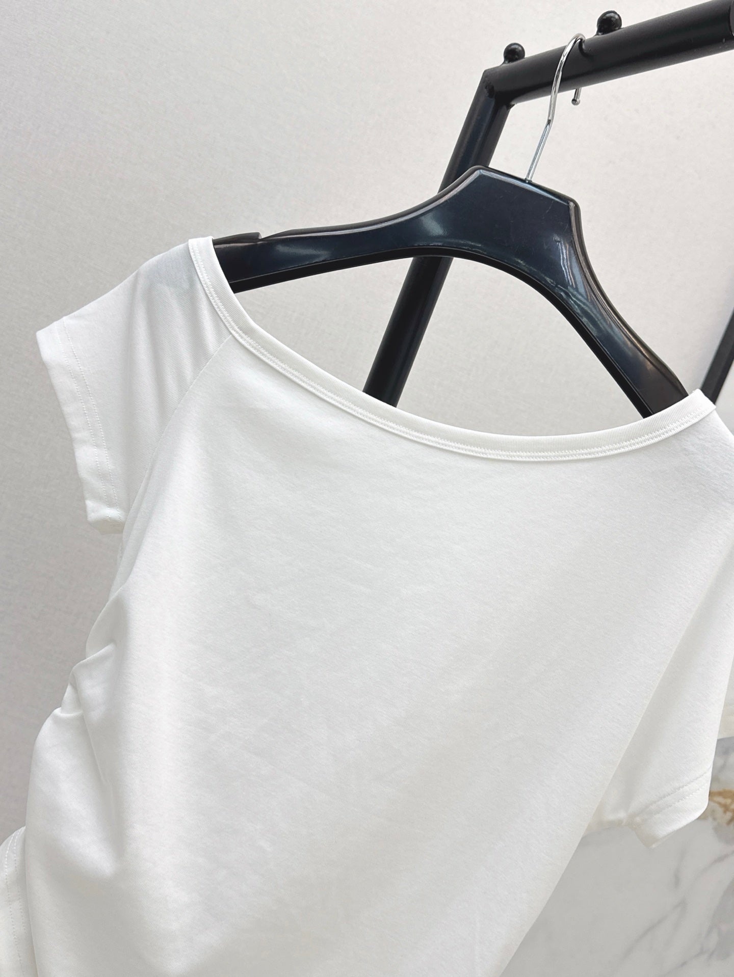 YS* 25ss Off-shoulder top