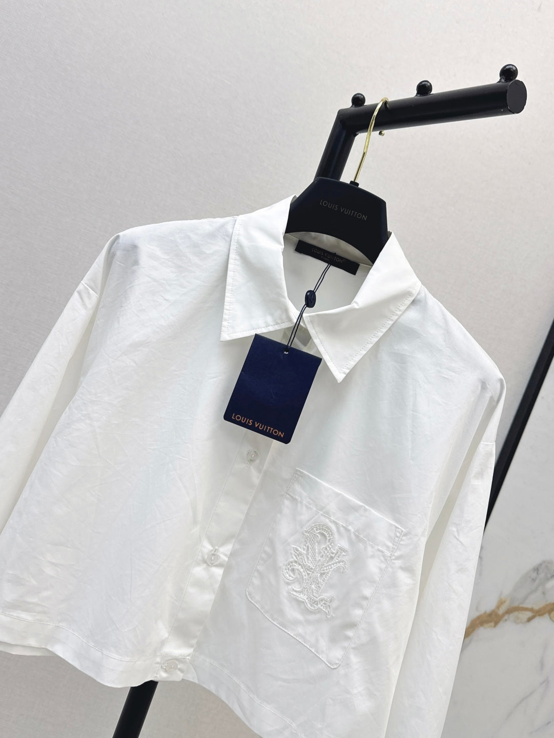 Loui* 25ss embroidered crop shirt