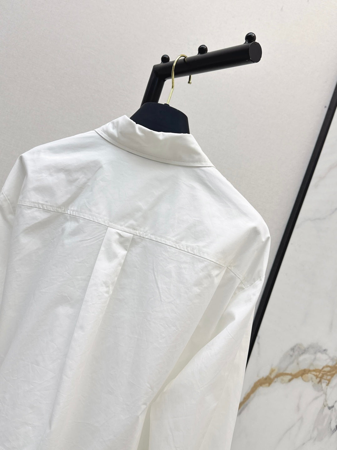 Loui* 25ss embroidered crop shirt
