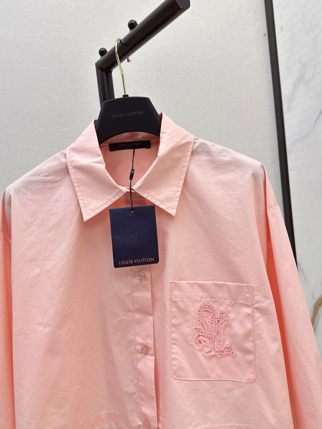 Loui* 25ss embroidered crop shirt