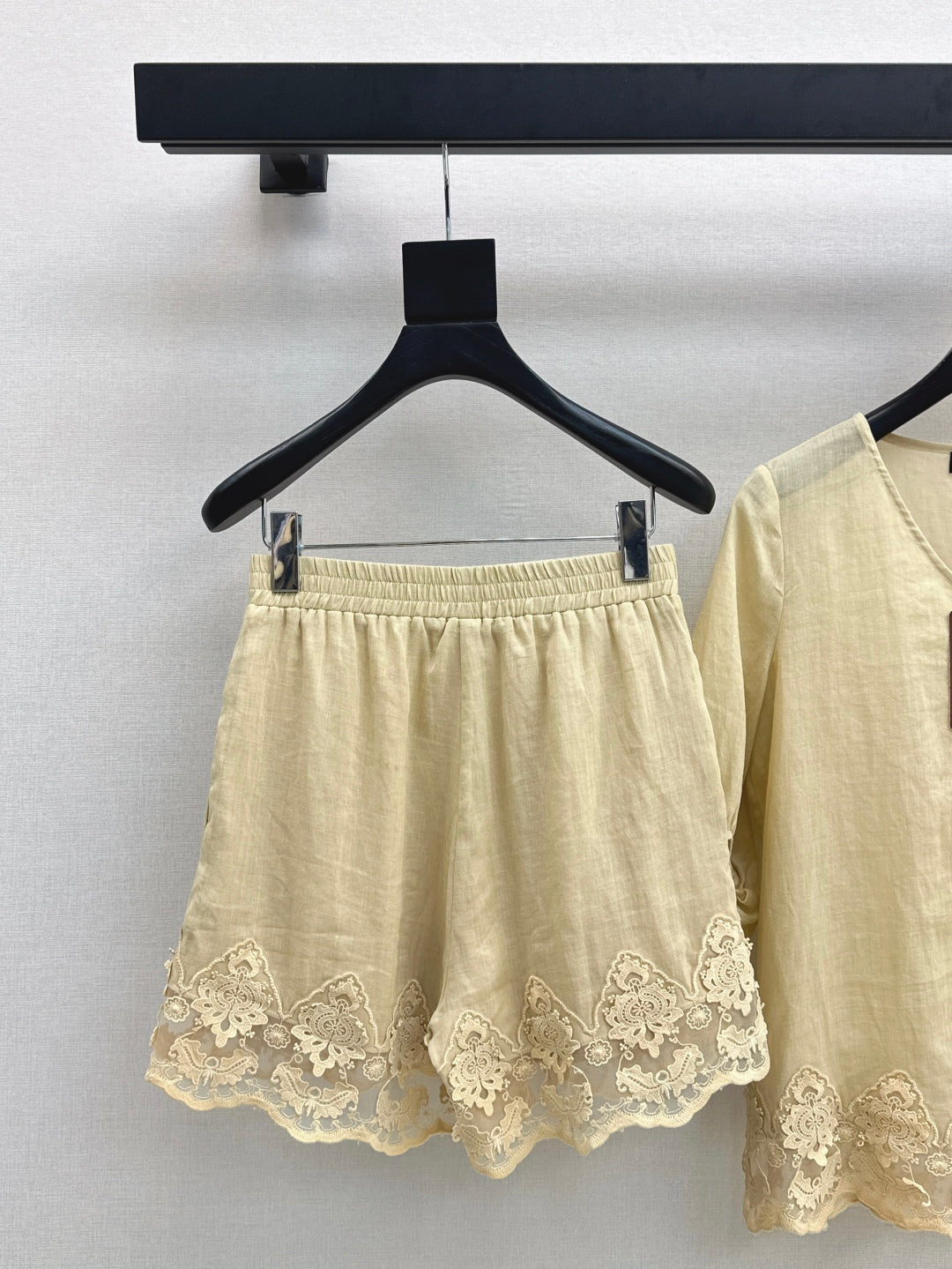 Lor*P 25ss ramie suit with lace trim