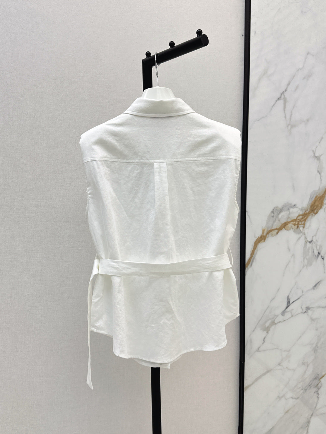 Loe* 25ss linen belted sleeveless blouse