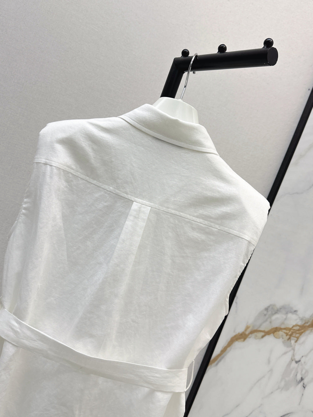 Loe* 25ss linen belted sleeveless blouse