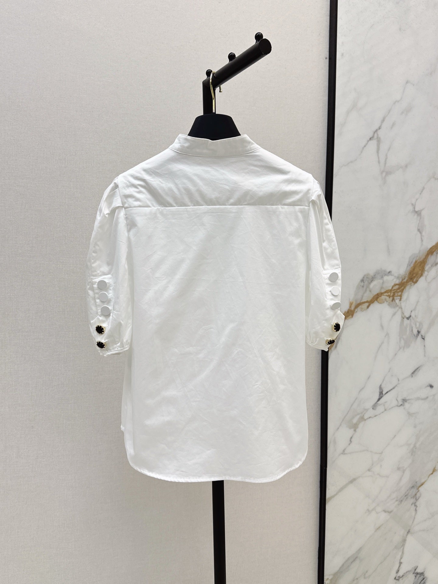 Loui* 25ss puff-sleeve blouse
