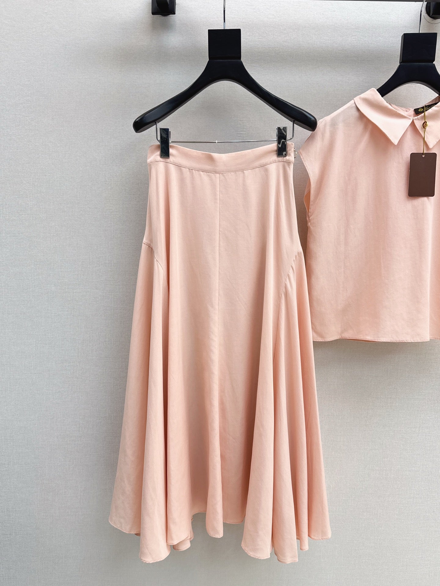 Lor*P 25ss sleeveless top and pleated skirt set