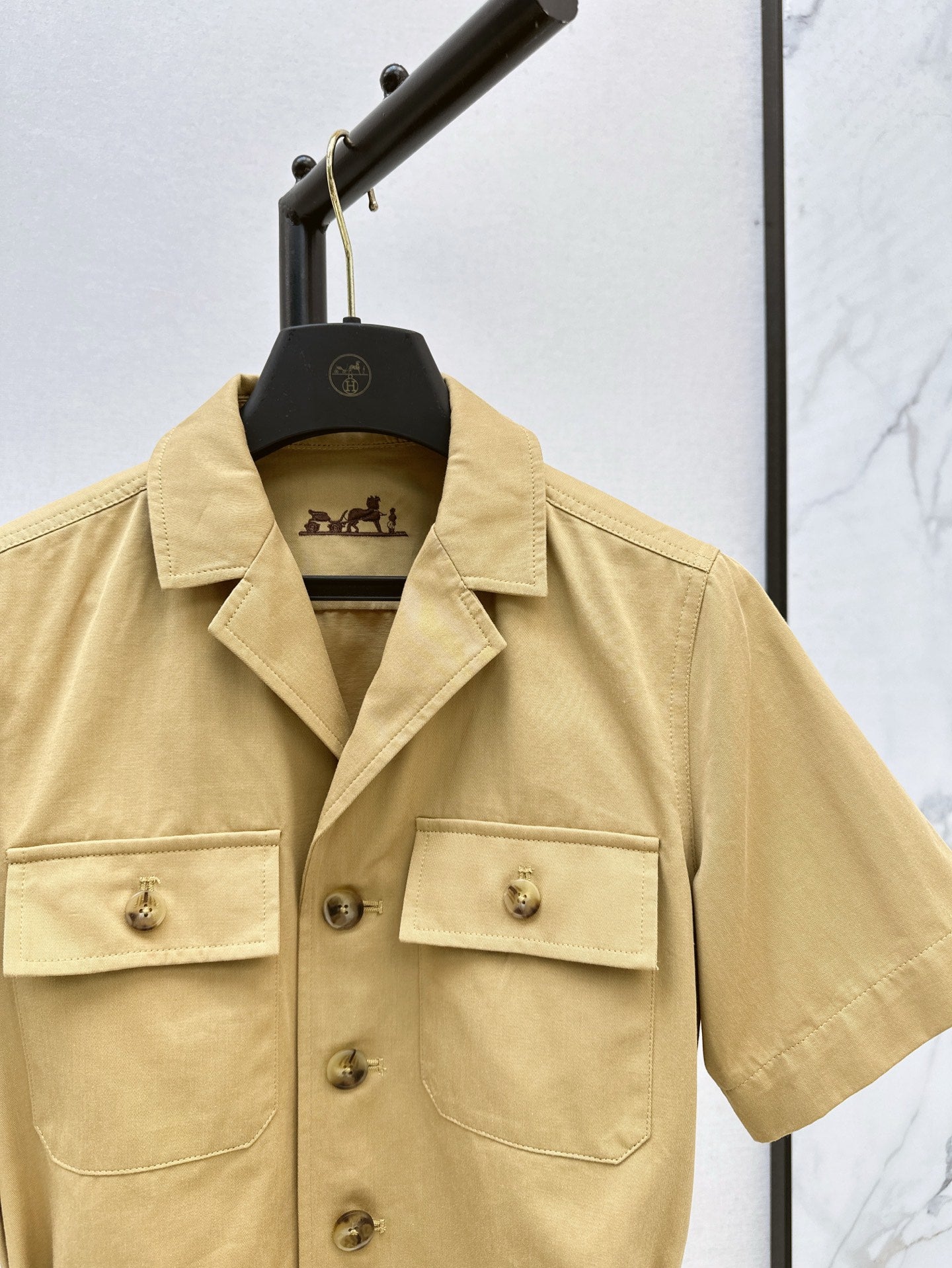 Herm* 25ss short-sleeve belted top