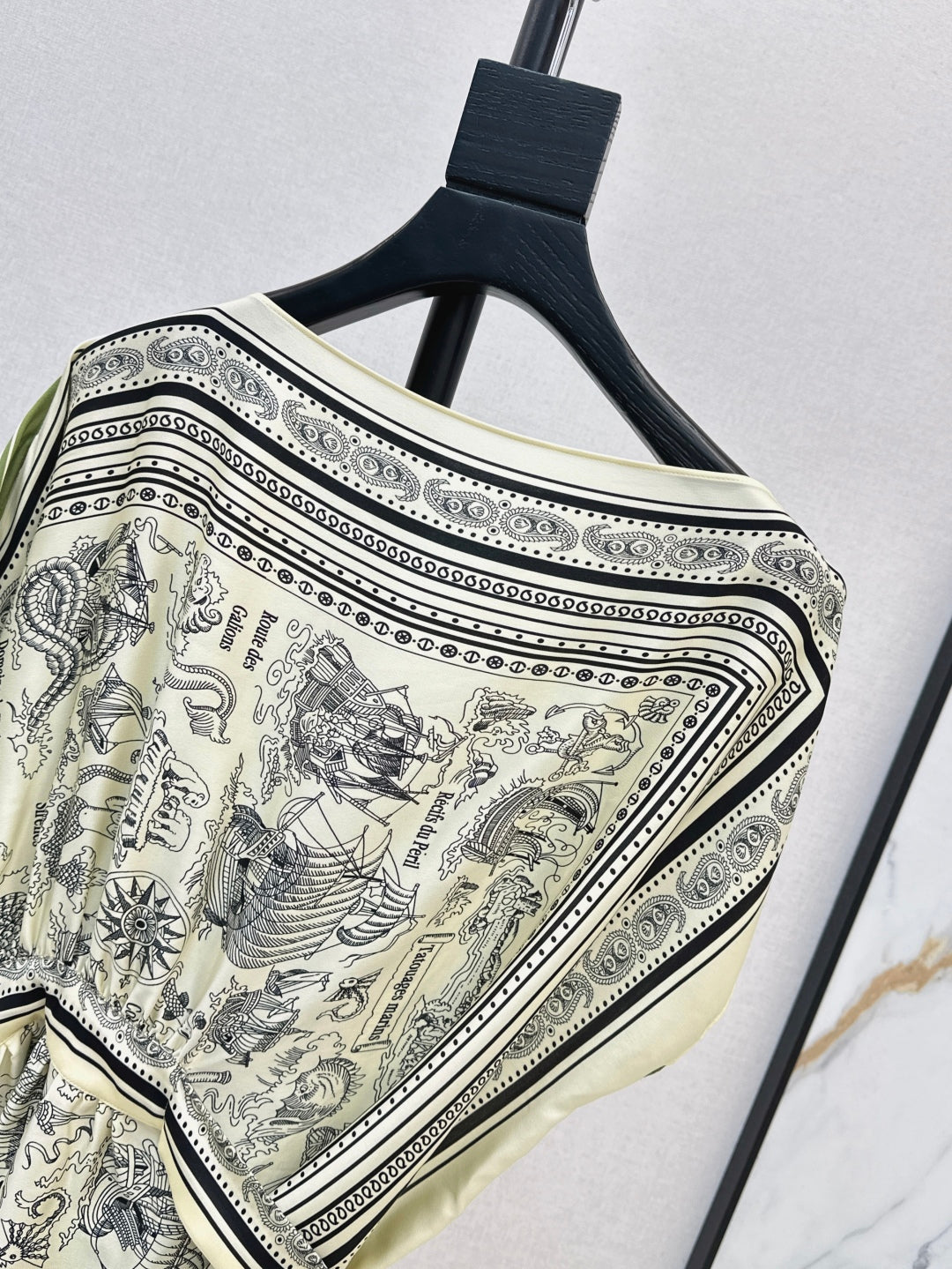 Lor*P 25ss Reversible silk cape top