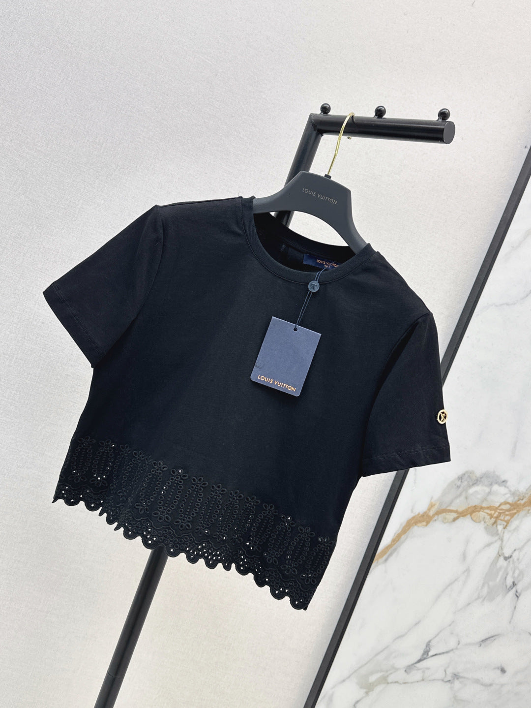 Loui* 25ss embroidered trim cropped top