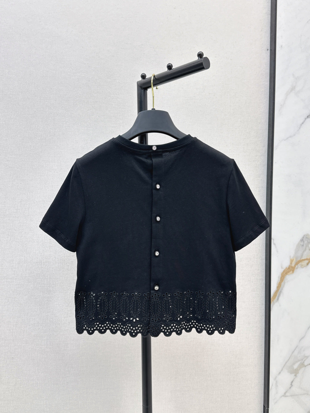 Loui* 25ss embroidered trim cropped top