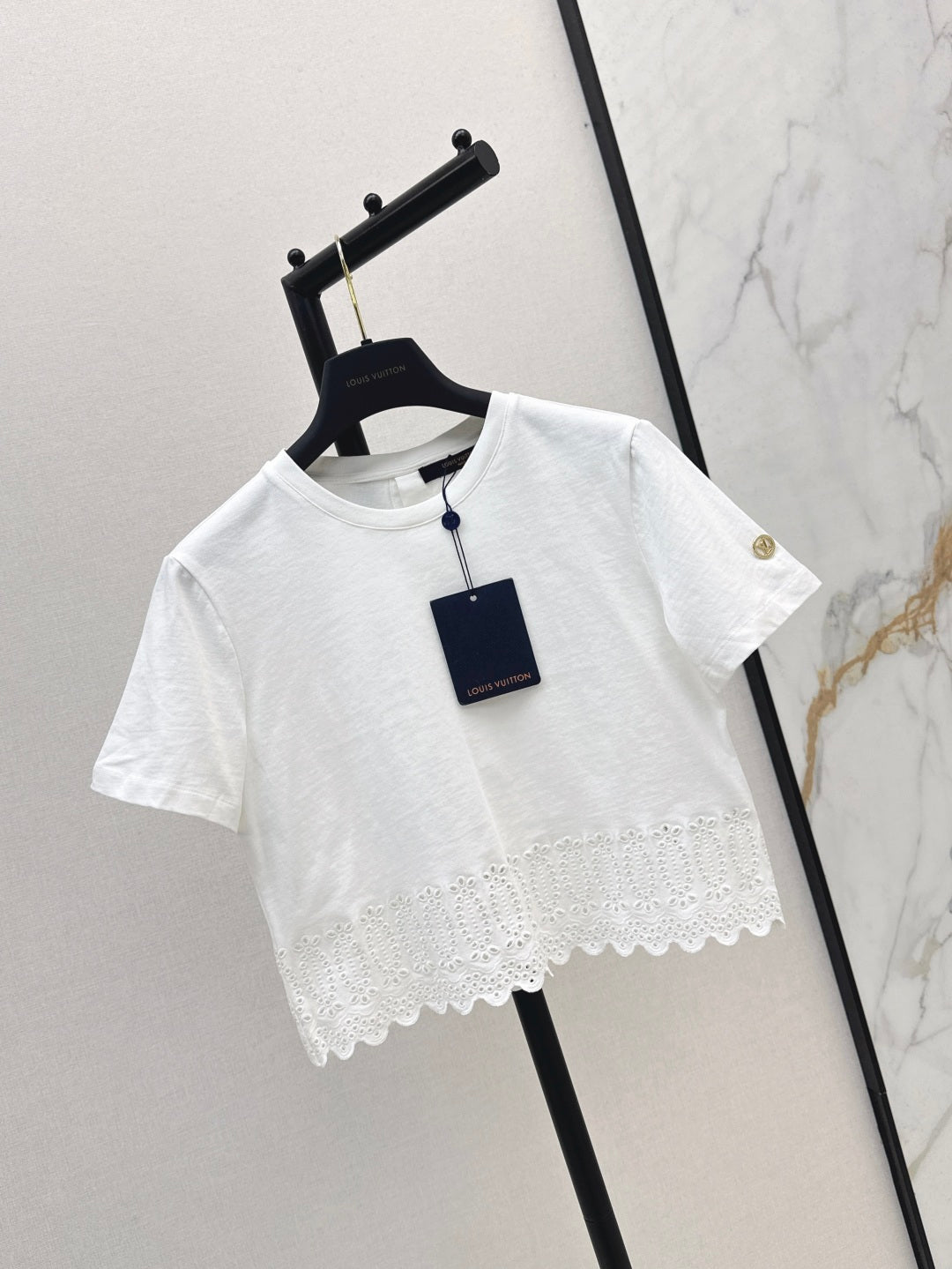 Loui* 25ss embroidered trim cropped top