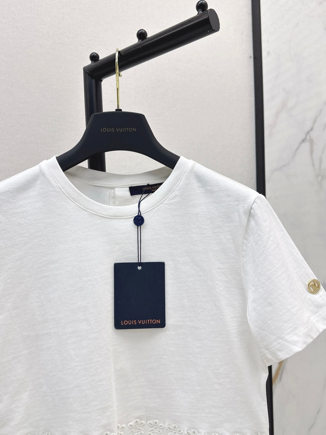 Loui* 25ss embroidered trim cropped top