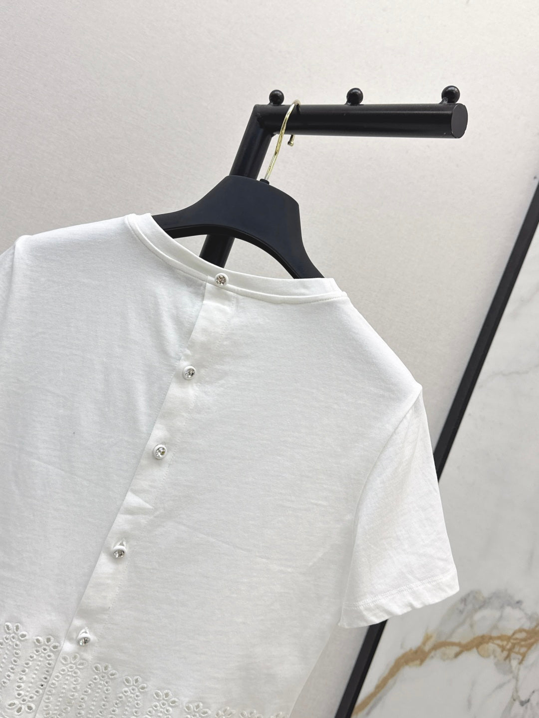 Loui* 25ss embroidered trim cropped top