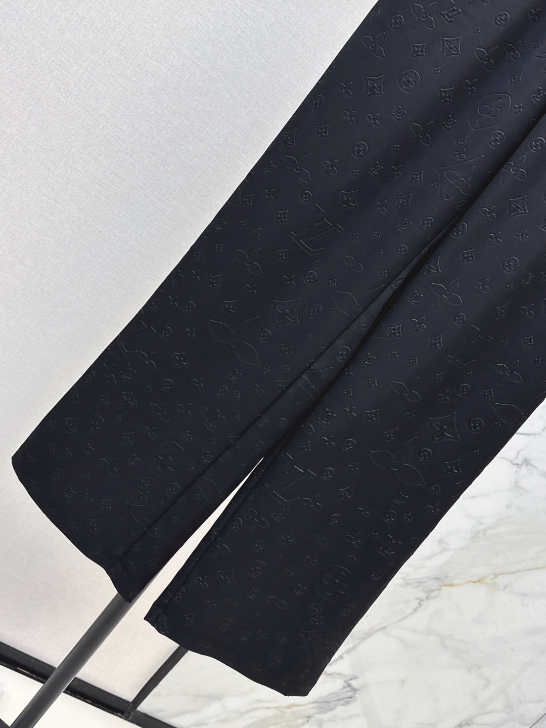 Loui* 25ss monogram accent drawstring pants
