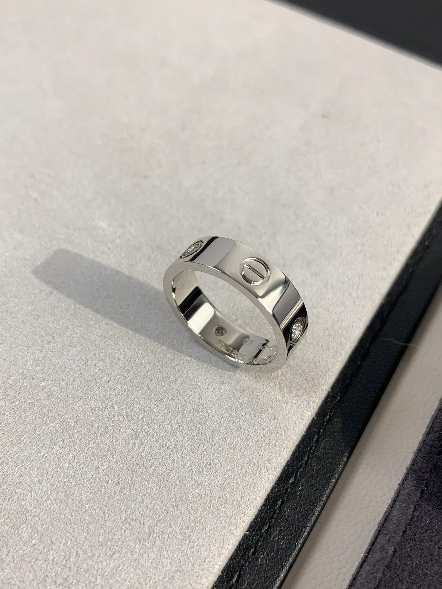 Classic and stylish ring