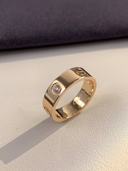 Classic and stylish ring