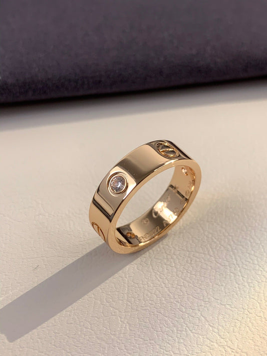 Classic and stylish ring