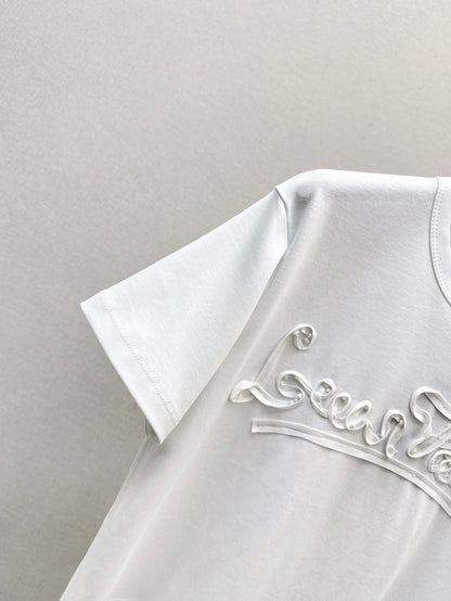 Loui* 25ss Cropped T-shirt with embossed pattern