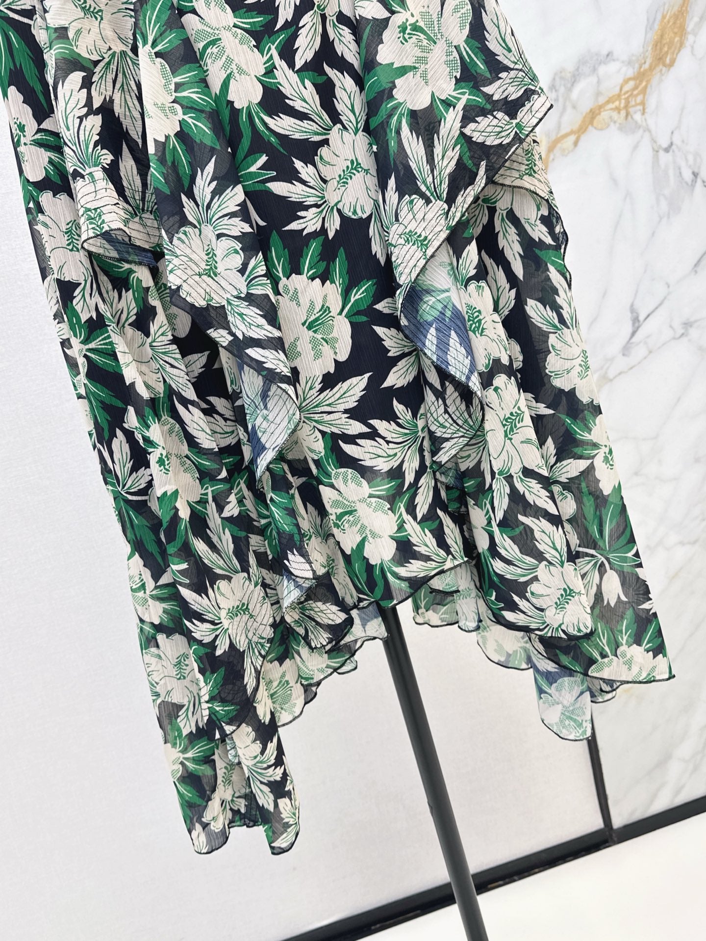 Loe* 25ss Floral print irregular layered skirt