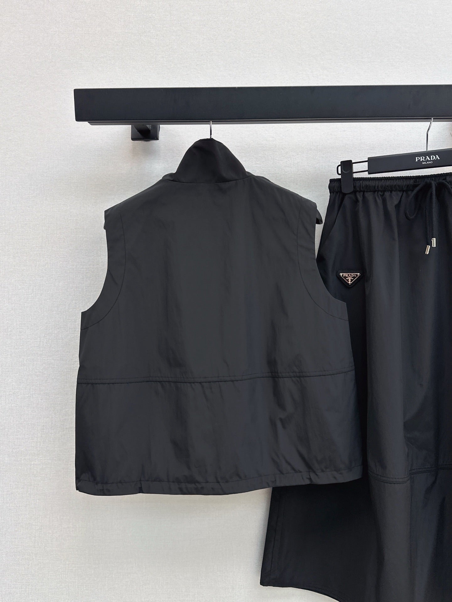 Pra* 25ss sleeveless jacket and skirt suit