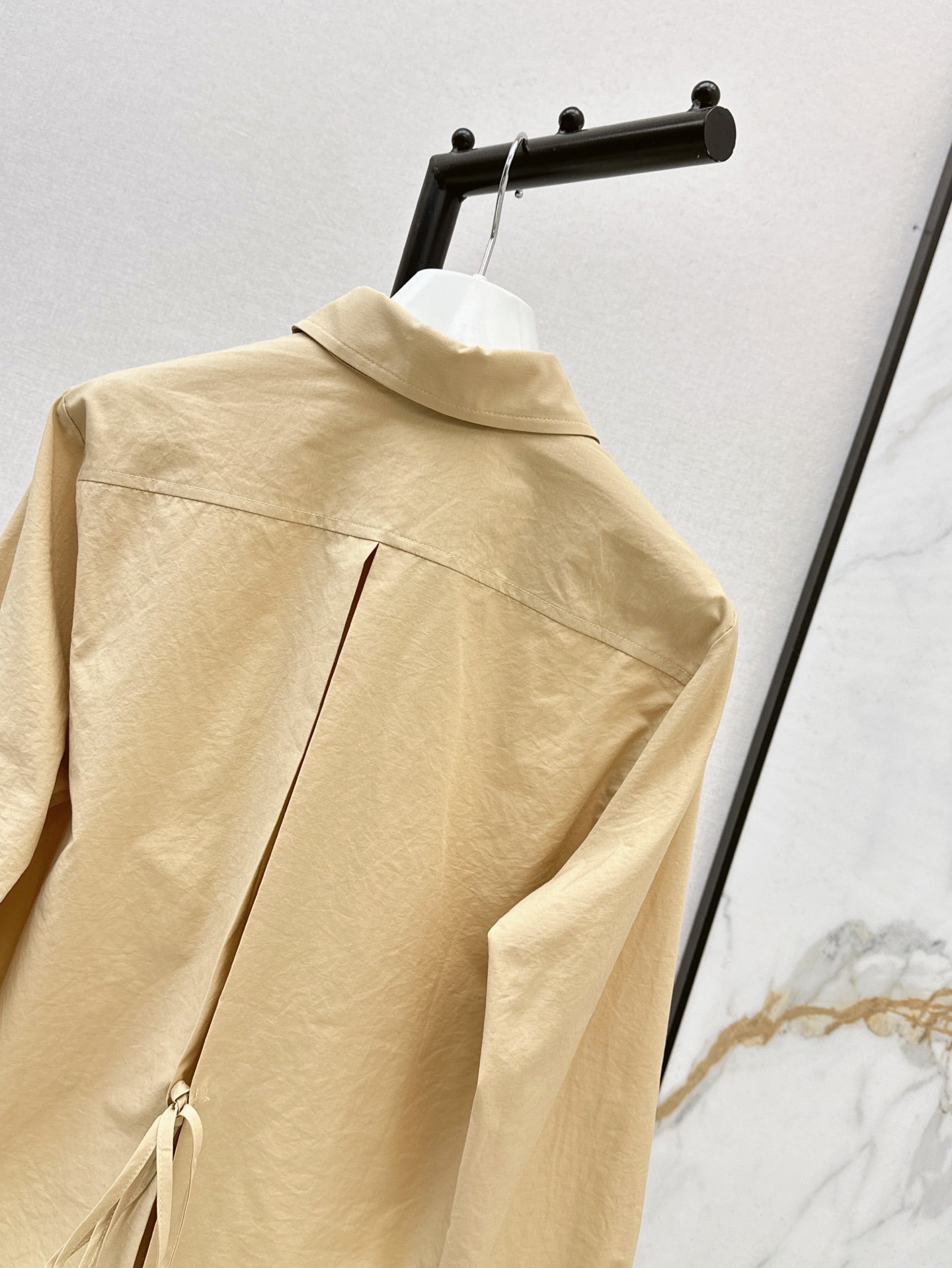 Loe* 25ss back slit tie shirt