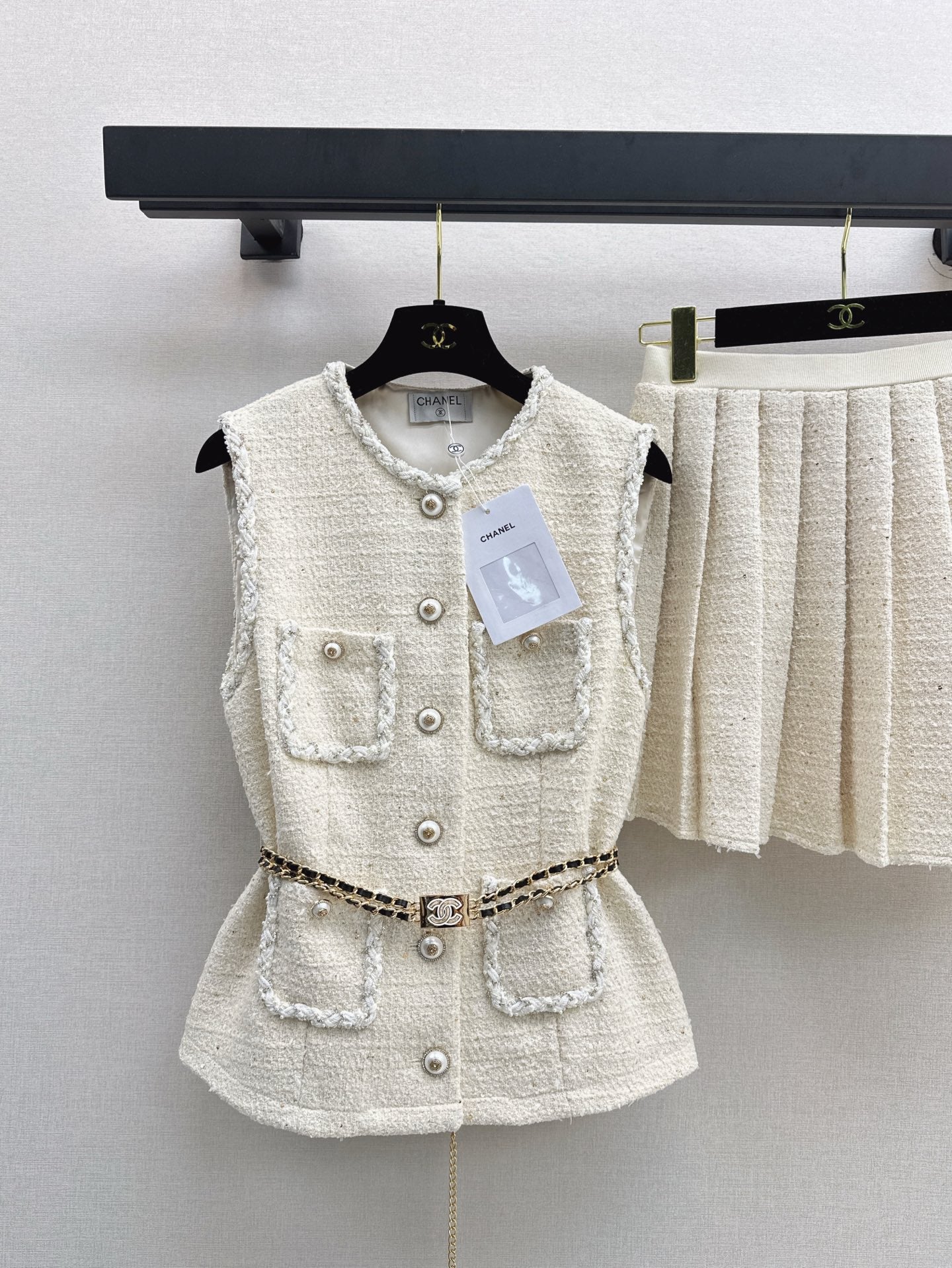 C*nel 25ss sleeveless braided vest and pleated skirt suit