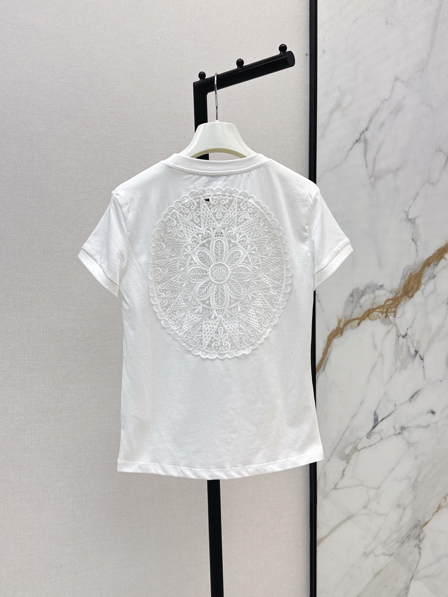 Loe* 25ss lace back cotton t-shirt
