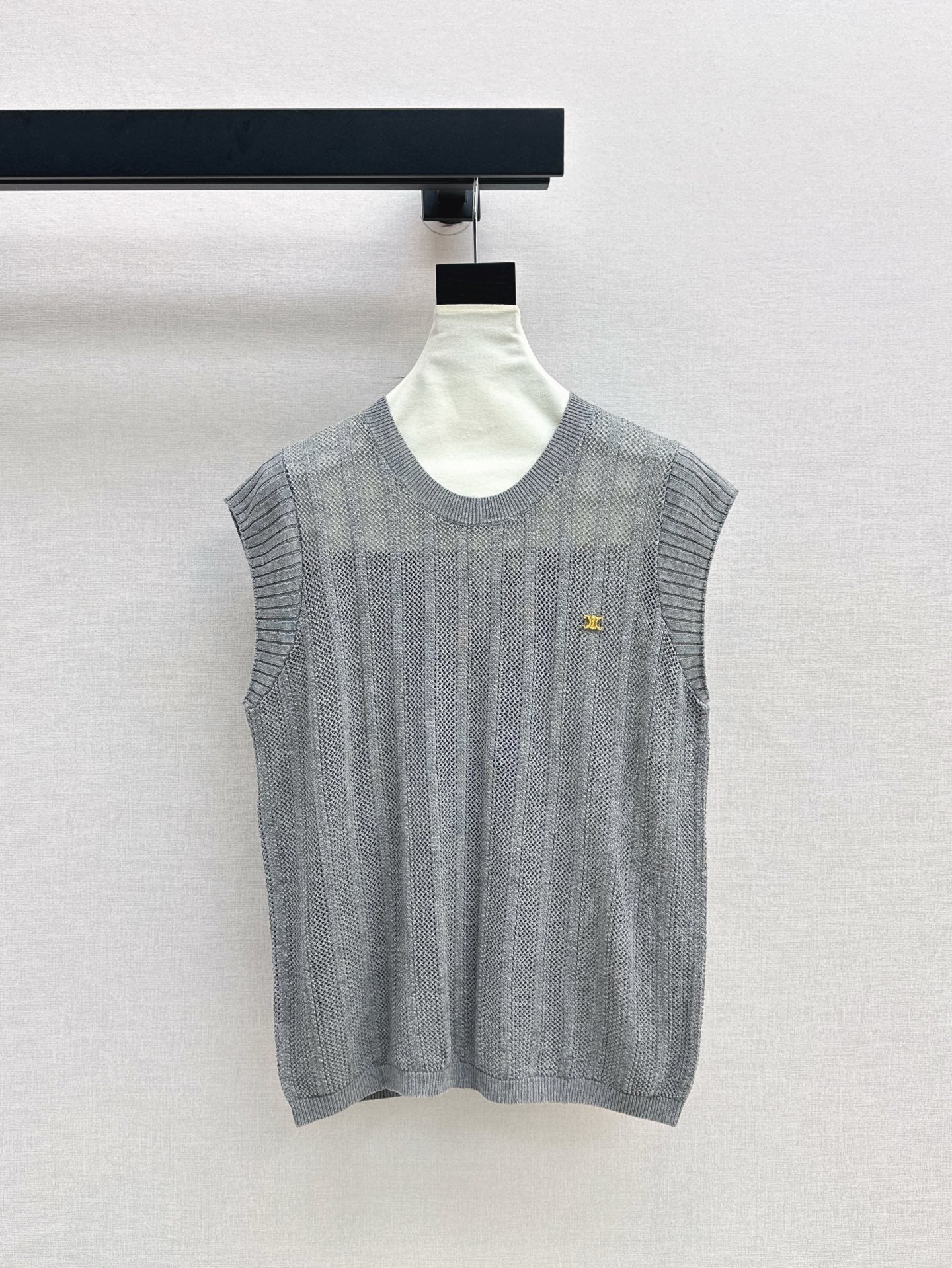 Cel* 25ss lace back sleeveless sweater