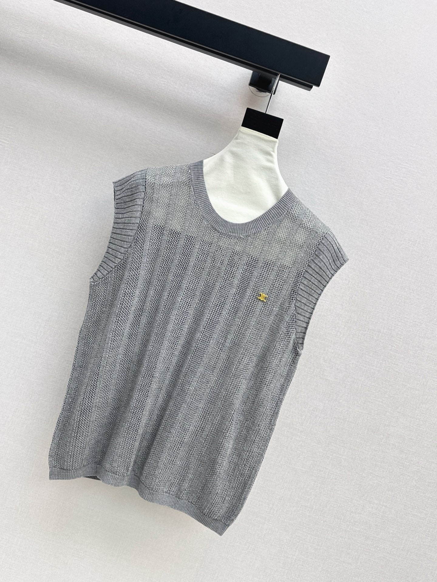 Cel* 25ss lace back sleeveless sweater