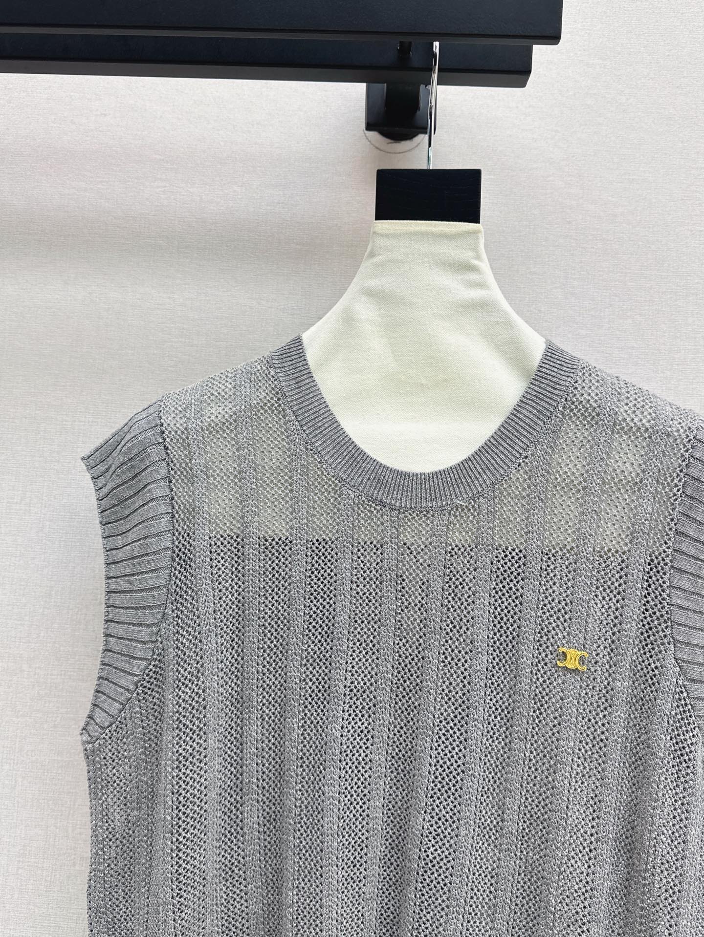 Cel* 25ss lace back sleeveless sweater