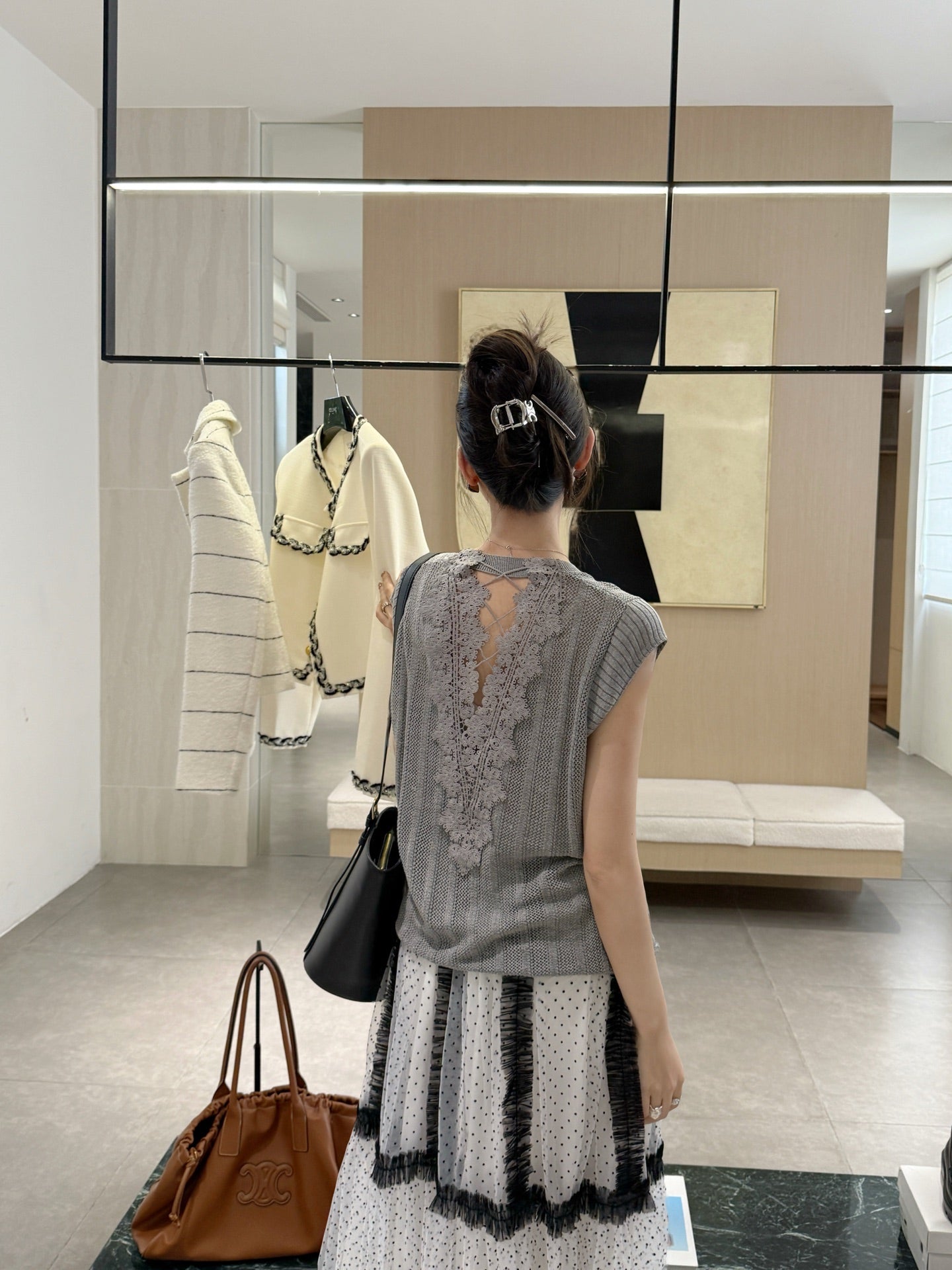 Cel* 25ss lace back sleeveless sweater