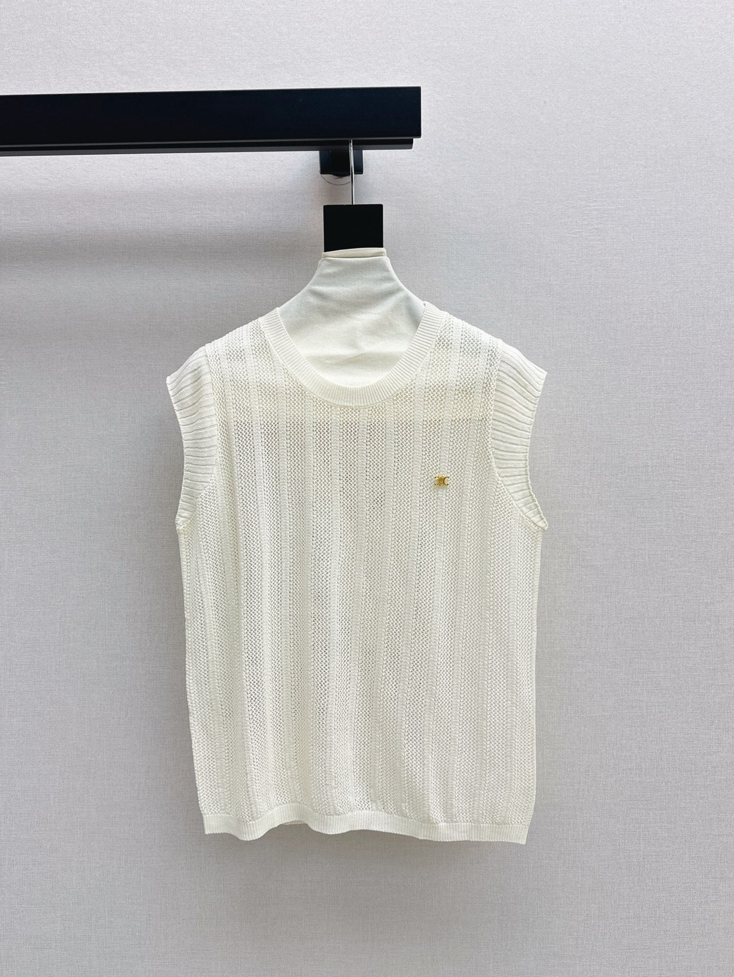 Cel* 25ss lace back sleeveless sweater