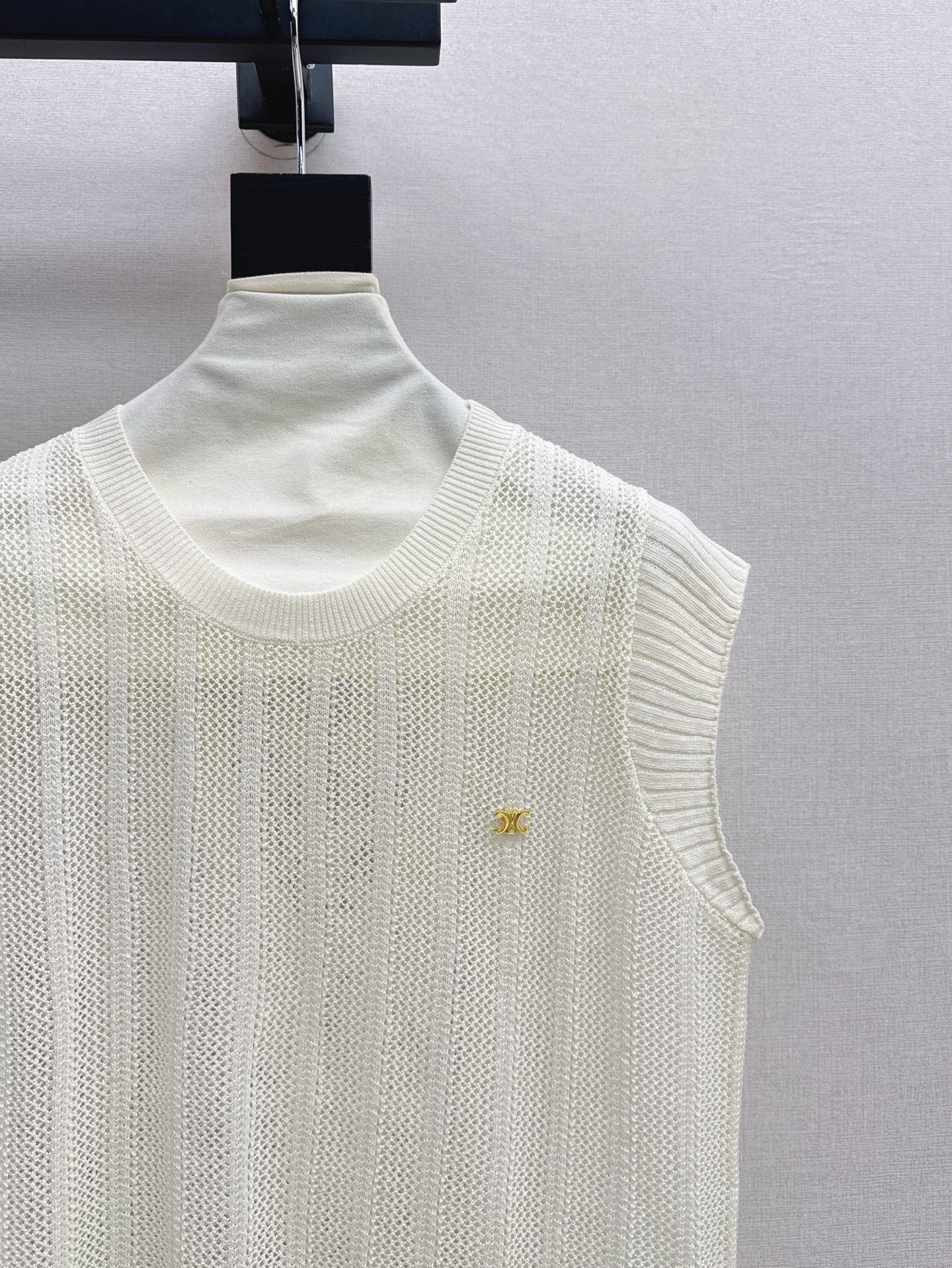 Cel* 25ss lace back sleeveless sweater