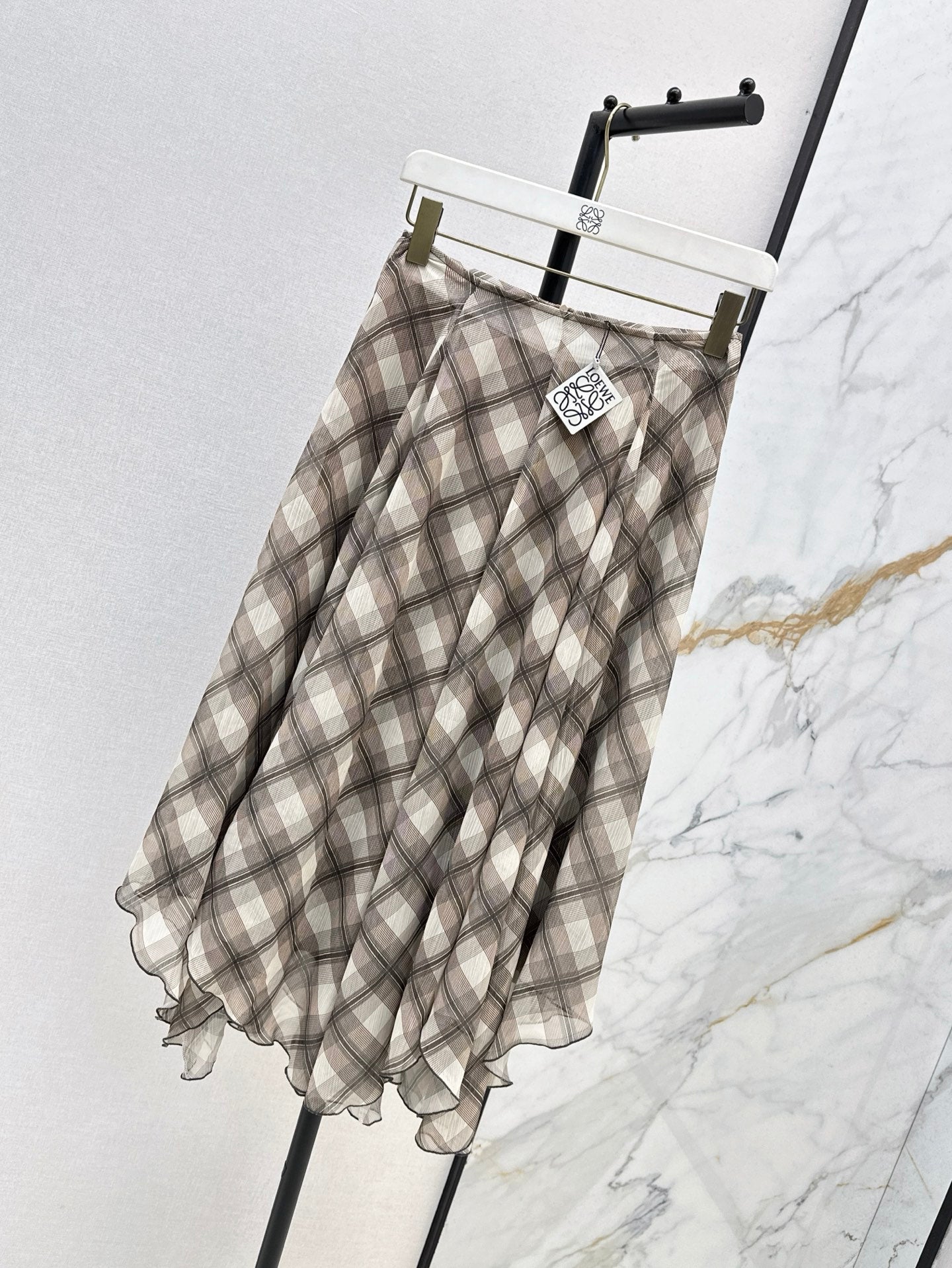 Loe* 25ss Asymmetric plaid skirt