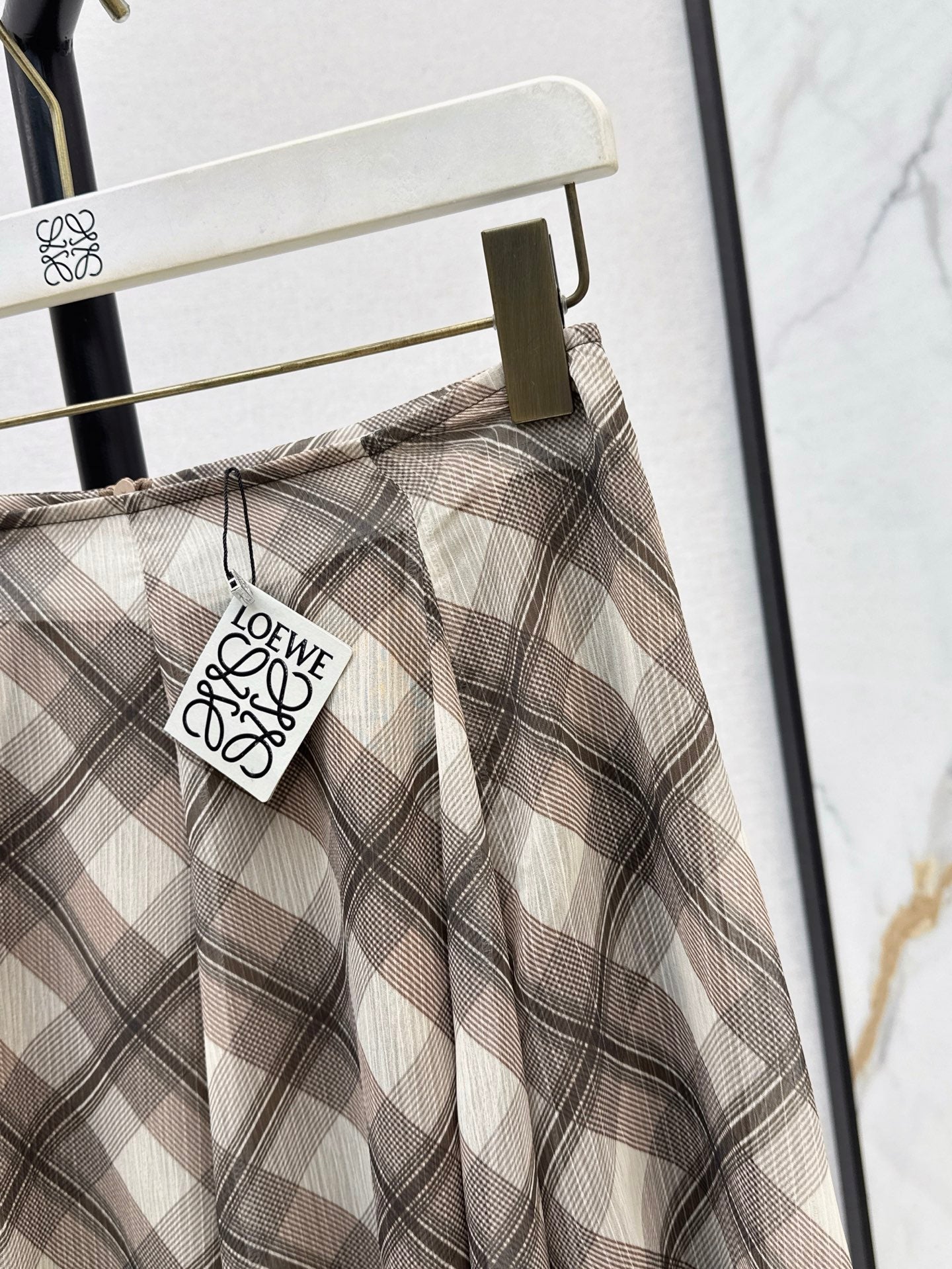 Loe* 25ss Asymmetric plaid skirt