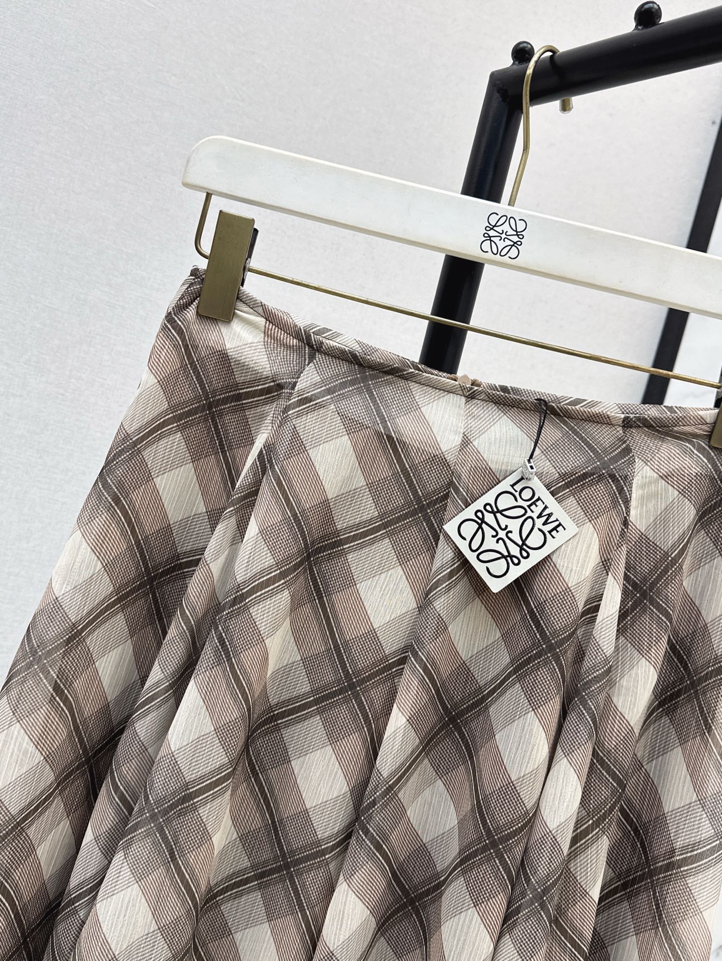 Loe* 25ss Asymmetric plaid skirt