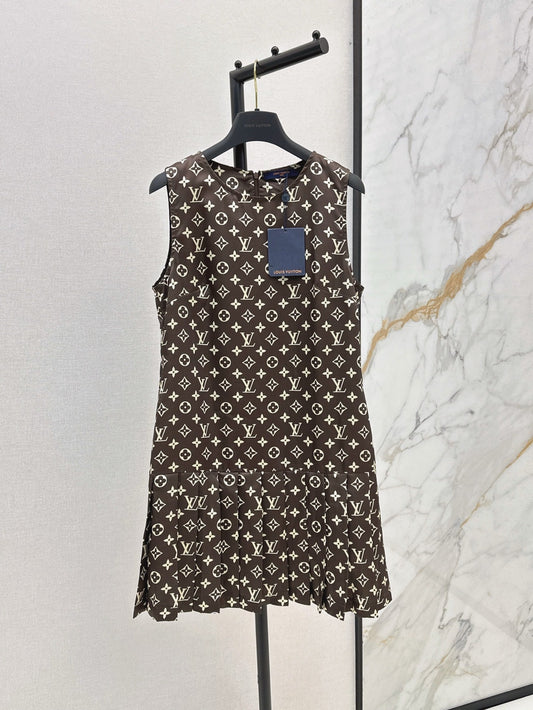 Loui* monogram pleated dress